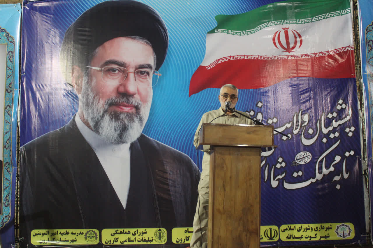 حضور بروجردی، عضو کمیسیون امنیت ملی مجلس شورای اسلامی، در تجمع هر شب مردمی حمایت از نیروهای مسلح در شهرستان کارون